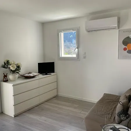 Appartement Joli En Rez De Jardin Mercuer