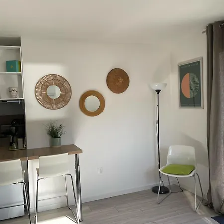 Appartement Joli En Rez De Jardin *